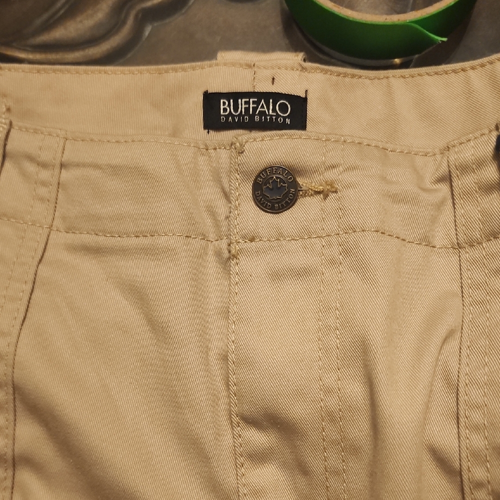 NWT Buffalo David Bitton Men's Khaki Pants...33